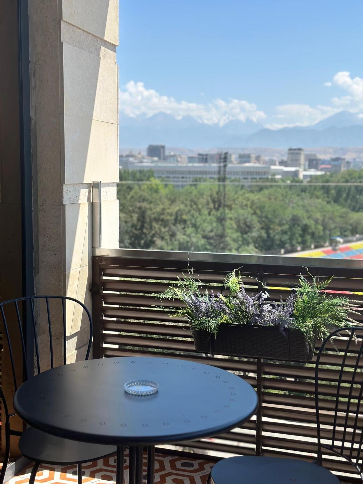 Logvinenko Apartment บิชเคก ภายนอก รูปภาพ